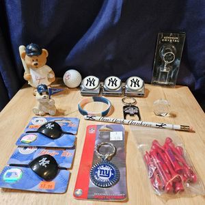 N Y Yankees Collectible Souvenir  Fun Items for Kids 08/2006 NY Daily News more
